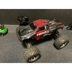 Tweedehands Traxxas Revo 3.3 zonder starter accessoires