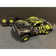 Tweedehands Arrma Mojave 6S BLX met Scorched fenders & extra wielen