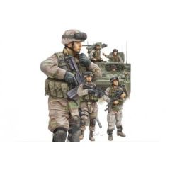 Trumpeter 1/35 Modern U.S. Army Armor Crewman & Infantry